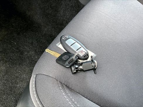 Certified 2025 Nissan Frontier SV RWD image 14