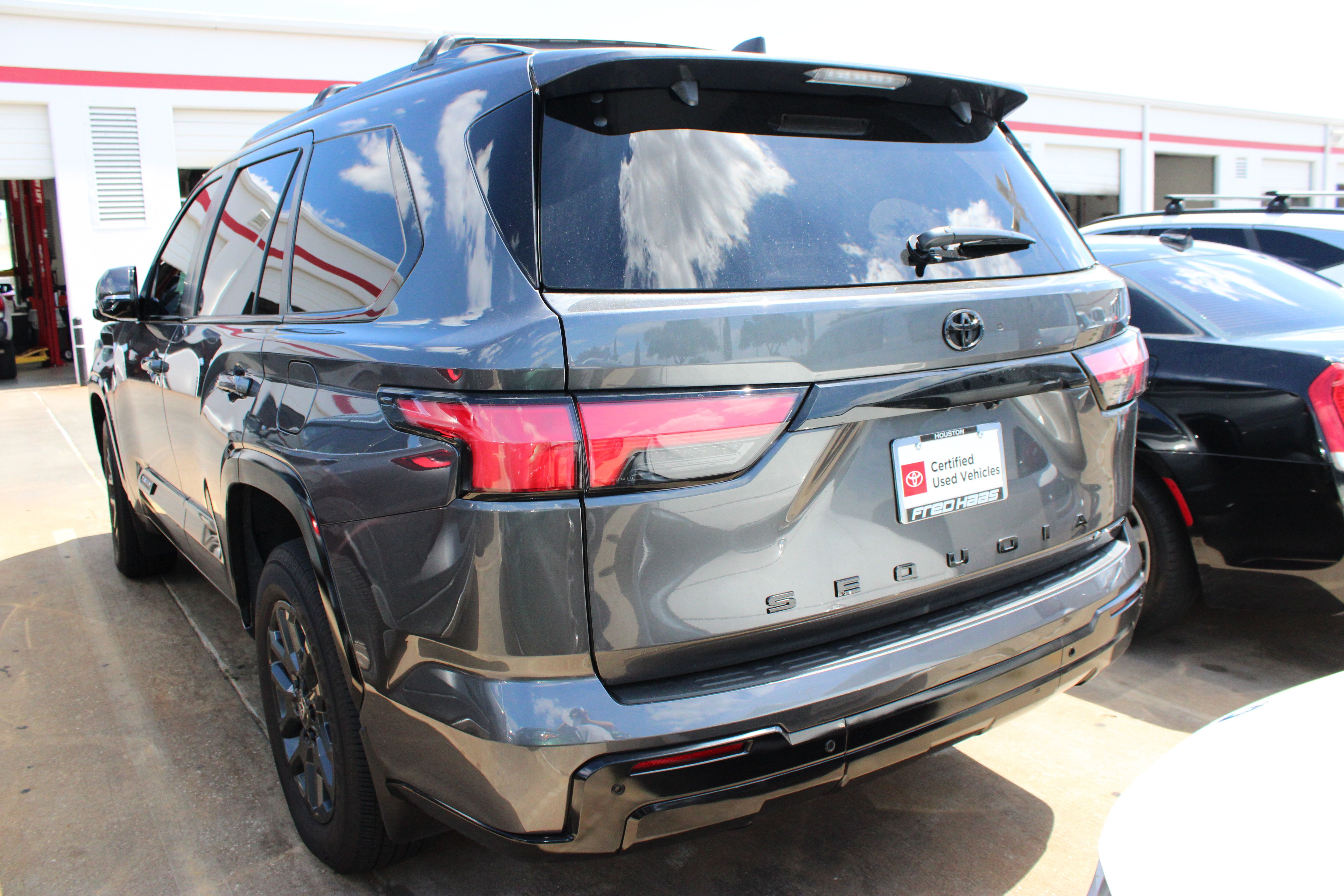 Used 2026 Toyota Sequoia Platinum AWD/4WD image 7
