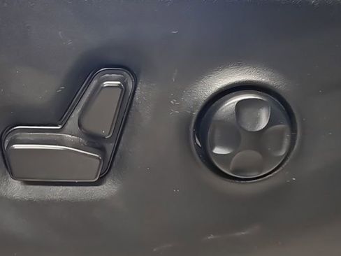 Used 2023 Chrysler Pacifica Touring-L image 27