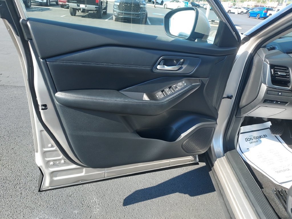 Certified 2025 Nissan Rogue SL FWD image 12