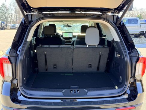 New 2026 Ford Explorer Active w/ Active Comfort Package RWD image 9