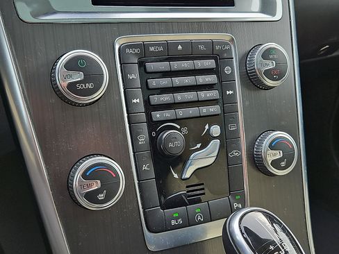 Used 2016 Volvo XC60 T6 w/ Protection Package image 16