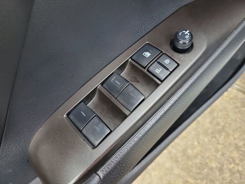 Used 2023 Toyota Camry SE FWD image 13
