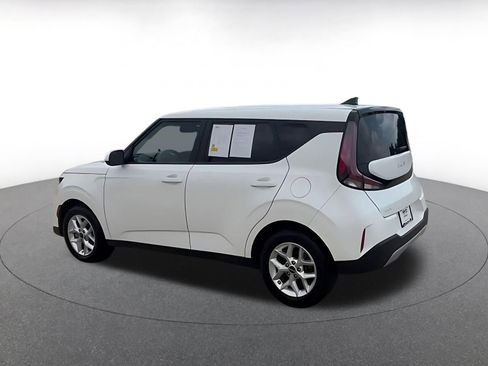 Used 2025 Kia Soul LX w/ LX Technology Package FWD image 6