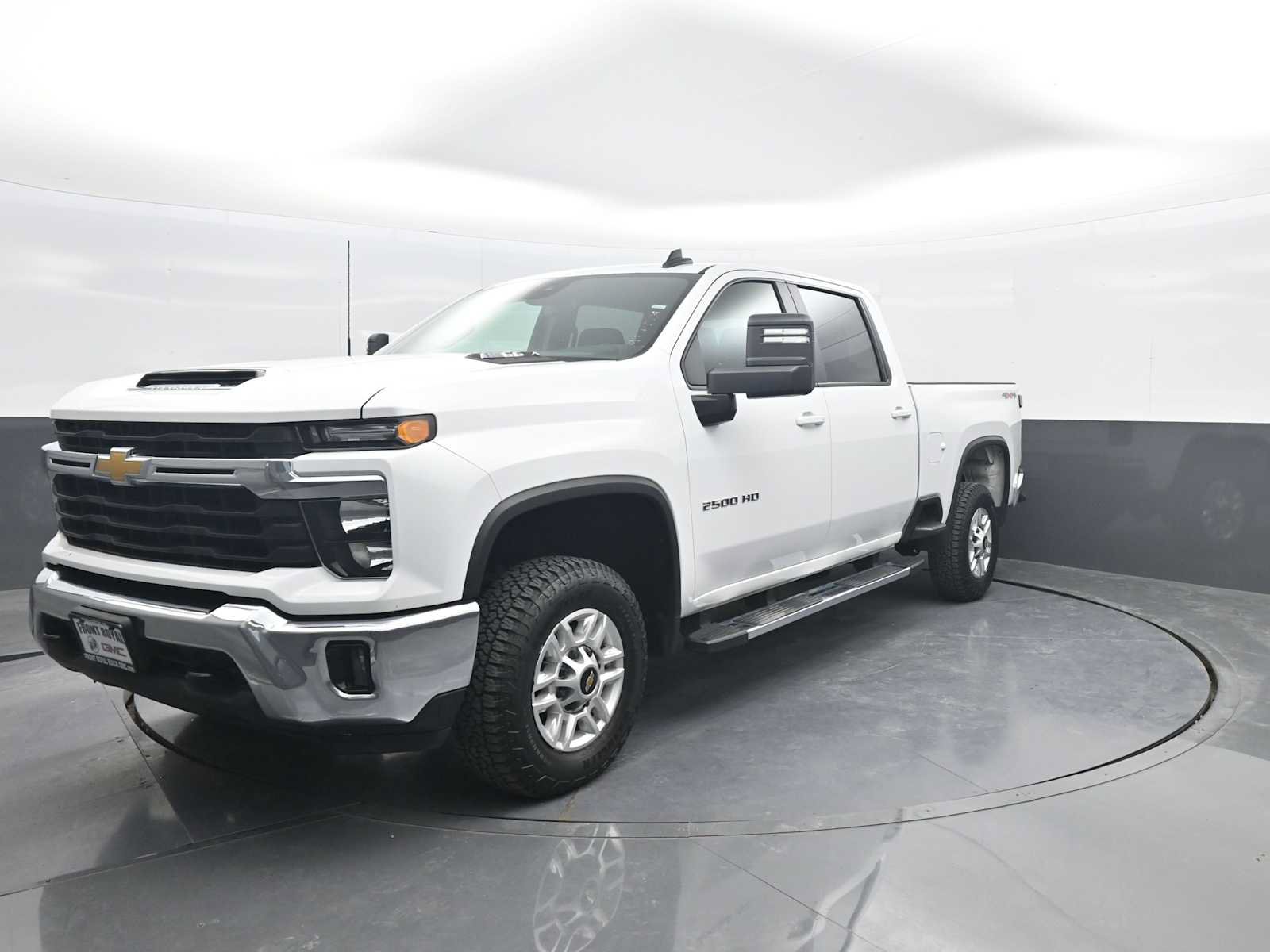 Used 2025 Chevrolet Silverado 2500 LT w/ Convenience Package AWD/4WD image 4