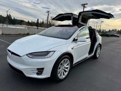 Used 2018 Tesla Model X 75D image 6
