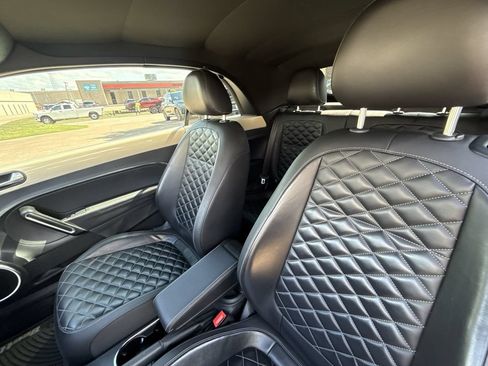 Used 2019 Volkswagen Beetle 2.0T Final Edition SEL FWD image 2