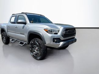 Used 2017 Toyota Tacoma TRD Off-Road w/ Premium & Technology Package AWD/4WD video 1