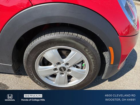 Used 2021 MINI Cooper 2-Door Hardtop image 4