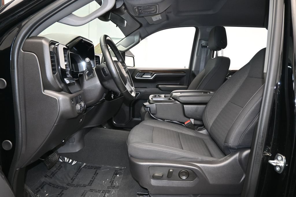 Used 2024 Chevrolet Silverado 1500 LT RWD image 11