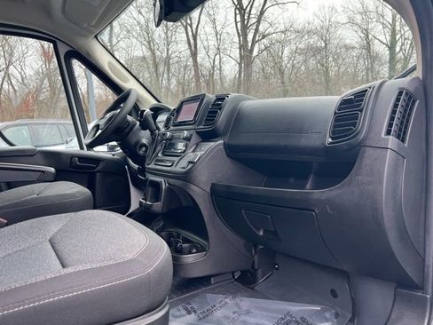 Used 2024 RAM ProMaster 2500 w/ Convenience Group image 30