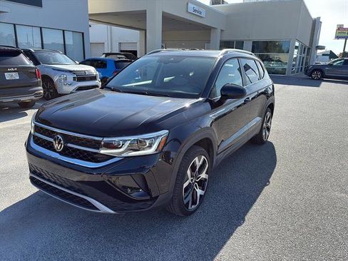 Used 2023 Volkswagen Taos SEL image 3