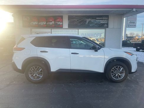 Used 2023 Nissan Rogue S image 2