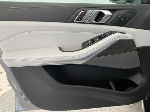 New 2026 BMW X5 xDrive40i w/ Climate Comfort Package image 11