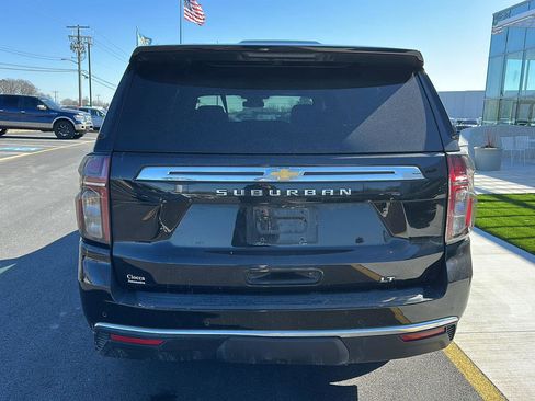 Used 2024 Chevrolet Suburban LT image 6