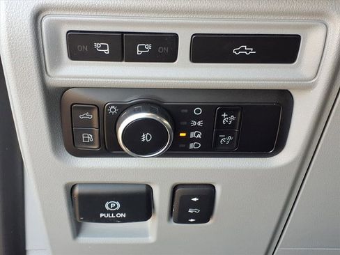 Used 2023 Ford F150 Limited image 23