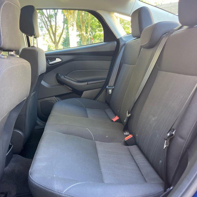 Used 2018 Ford Focus SE w/ SE Appearance Package FWD image 11