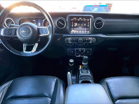 Used 2019 Jeep Wrangler Unlimited Sahara image 14