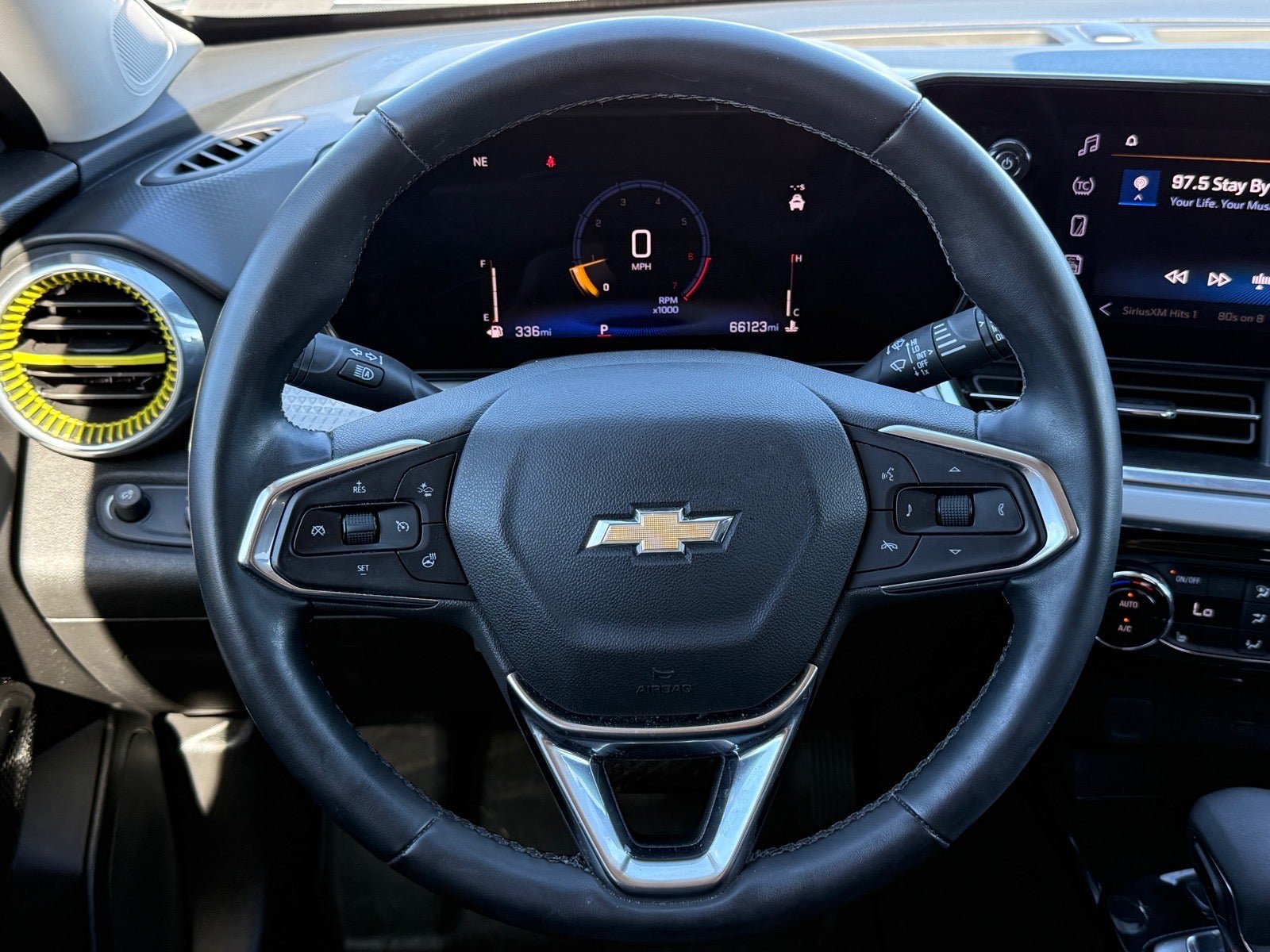 Used 2024 Chevrolet Trax LT w/ LT Convenience Package FWD image 20