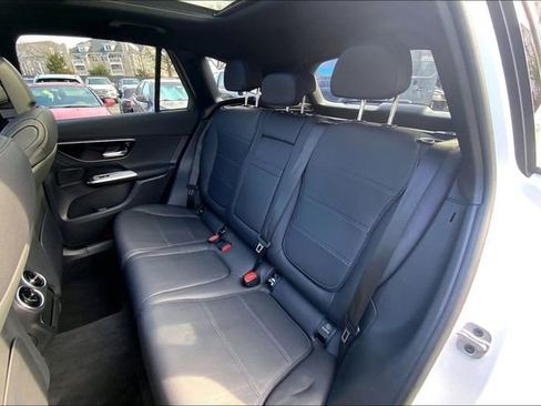 Used 2025 Mercedes-Benz GLC 300 4MATIC image 17