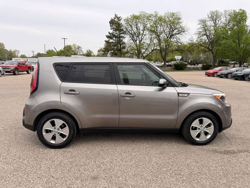 Used 2015 Kia Soul FWD image 7