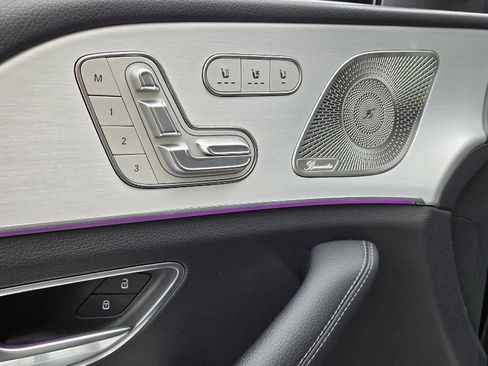 Used 2025 Mercedes-Benz GLS 450 4MATIC image 8