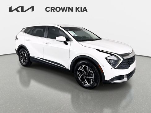 Used 2023 Kia Sportage LX FWD image 3