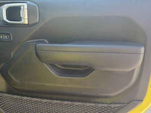 Used 2023 Jeep Gladiator Rubicon w/ Cold Weather Group image 11