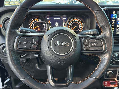 Used 2024 Jeep Gladiator Mojave w/ Technology Group image 17