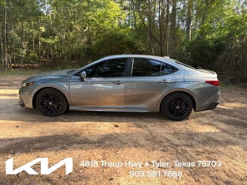 Used 2025 Toyota Camry SE FWD image 6