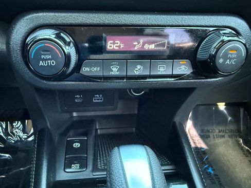 Used 2022 Nissan Kicks SR w/ Interior Electronics Package image 36