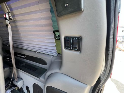 Used 2016 Chevrolet Express 2500 RWD image 55
