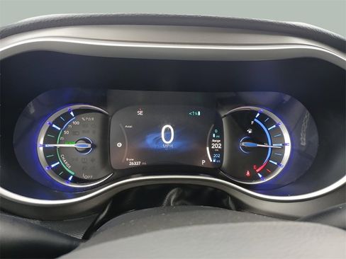 Used 2023 Chrysler Pacifica Touring-L image 28