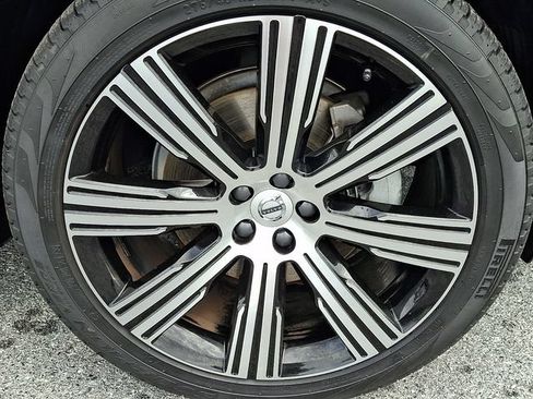 Certified 2025 Volvo XC90 B6 Plus w/ Protection Package Premier AWD/4WD image 8