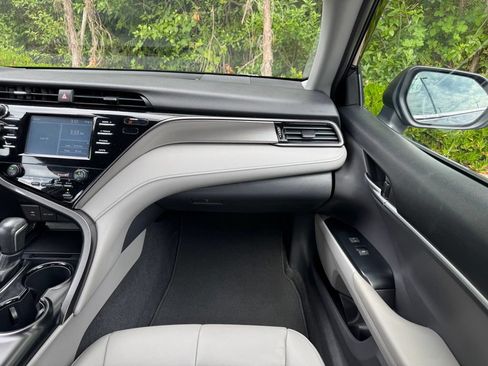 Used 2019 Toyota Camry SE w/ Carpet Mat Package FWD image 26
