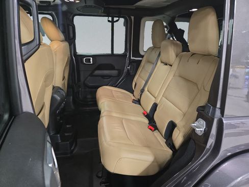 Used 2019 Jeep Wrangler Unlimited Sahara AWD/4WD image 19
