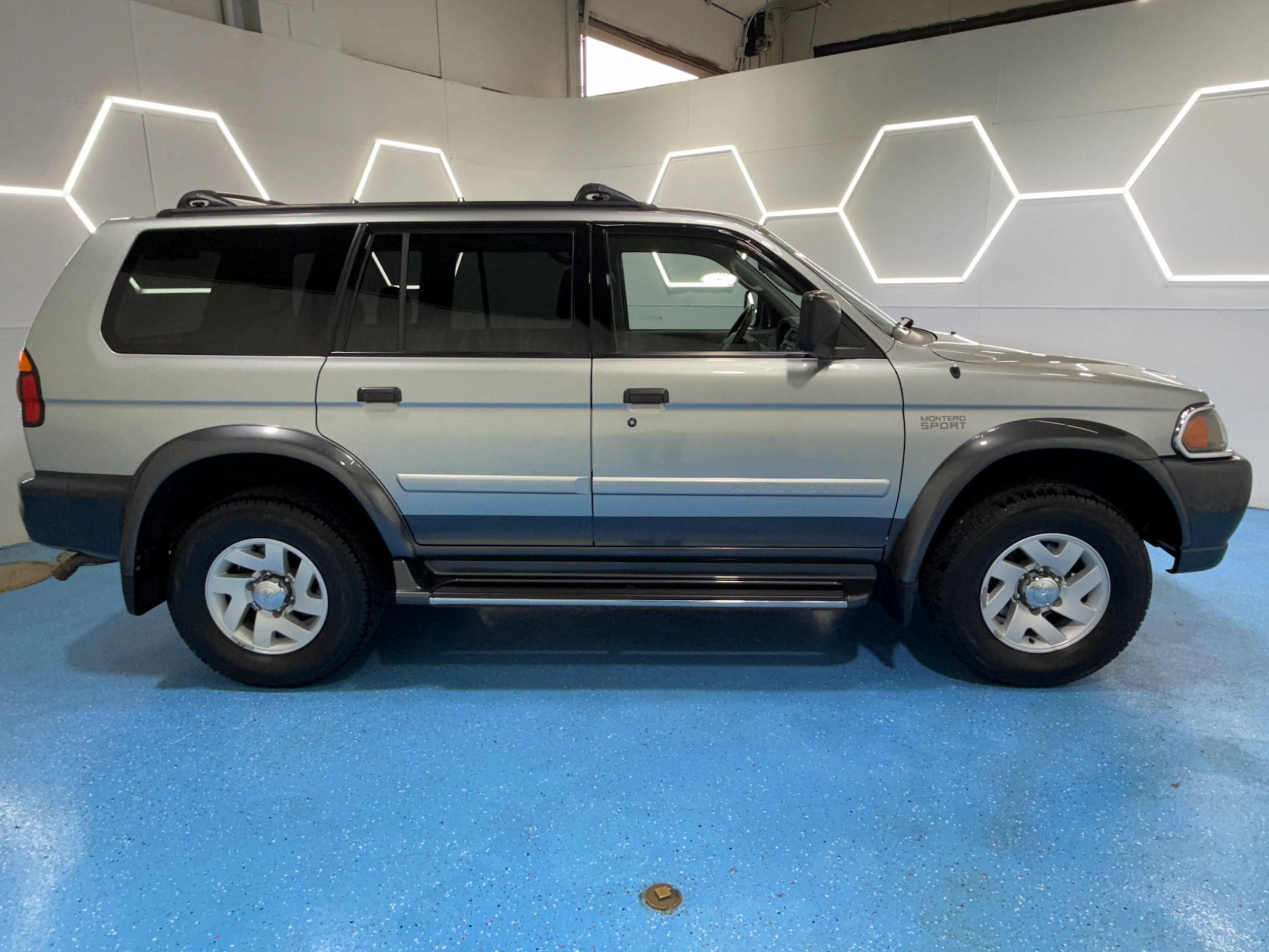 Used 2000 Mitsubishi Montero Sport XLS AWD/4WD image 4