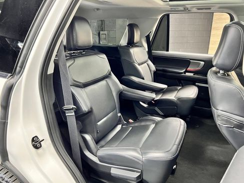 Used 2025 Ford Expedition Platinum w/ Driver's Package AWD/4WD image 15