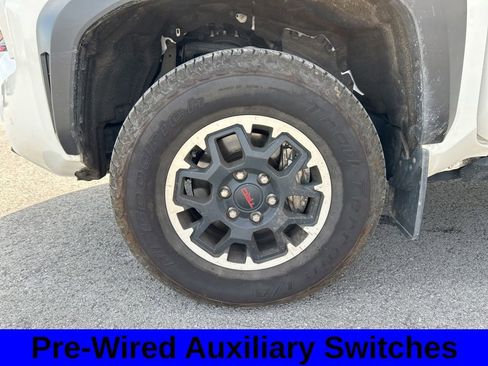 Used 2024 Toyota Tacoma TRD Off-Road w/ TRD Off Road Upgrade Package AWD/4WD image 9