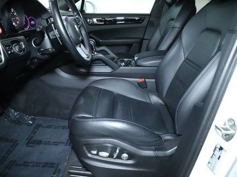 Used 2021 Porsche Cayenne Coupe image 19