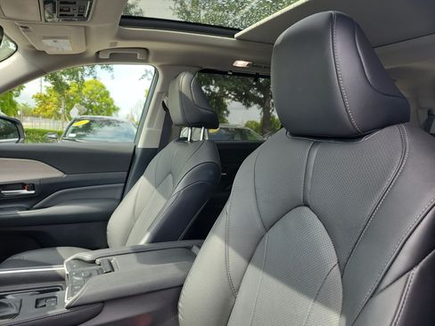 Certified 2024 Toyota Grand Highlander FWD image 22