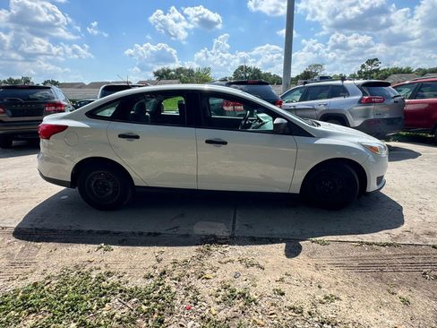 Used 2018 Ford Focus S FWD image 5