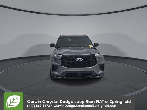 Used 2025 Ford Explorer ST-Line w/ ST-Line Street Pack AWD/4WD image 5