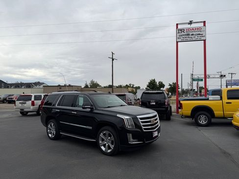 Used 2015 Cadillac Escalade Luxury AWD/4WD image 1