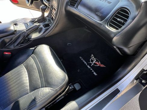 Used 2001 Chevrolet Corvette Coupe w/ Preferred Equipment Group2 image 24