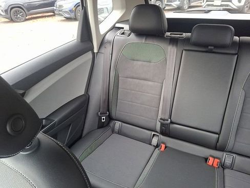 Certified 2022 Volkswagen Taos SE image 18