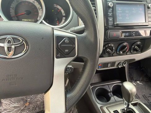 Used 2014 Toyota Tacoma 4x4 Double Cab w/ SR5 Package image 14