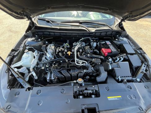 Used 2025 Nissan Altima 2.5 SV FWD image 32