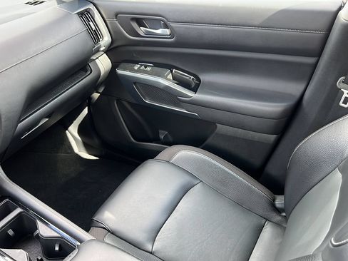 Used 2022 Nissan Pathfinder SL w/ SL Premium Package FWD image 13