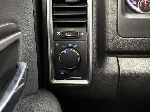 Used 2022 RAM 1500 Classic SLT image 23